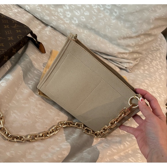 100% Authentic Louis Vuitton Toiletry Pouch 26! - Picture 3 of 9